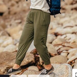 Passenger NWOT jogger olive green size large